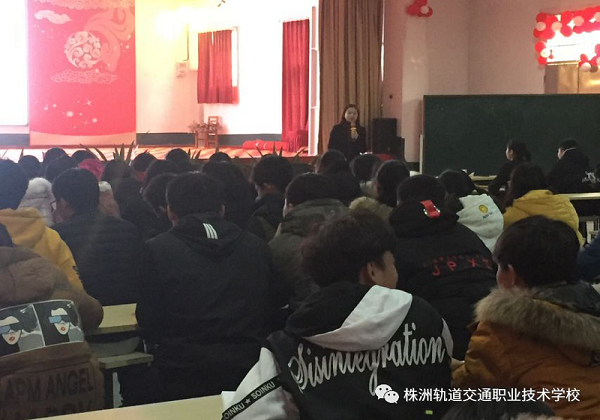 做好由“學(xué)校人”到“職業(yè)人”角色轉(zhuǎn)換的準備